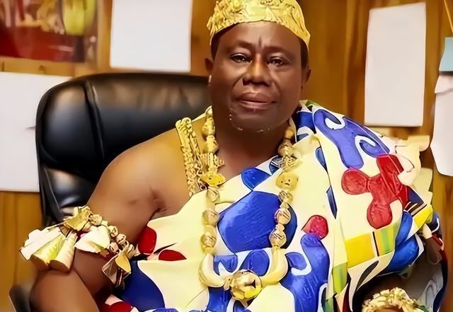 非洲的“黄金部落”：酋长有80个老婆，就连女性的内衣都是镶金的