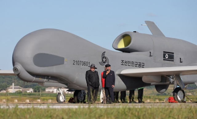 金正恩亲临督导！朝鲜新型无人机试验，军力展示再升级
