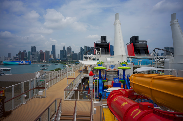 首发！等了一年多终于启航，我坐上了全世界“最快乐”的船