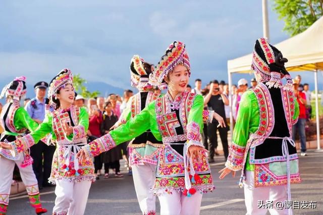 登芳华天梯，享苹果盛宴！来蒙自开启甜蜜激情秋日之约→