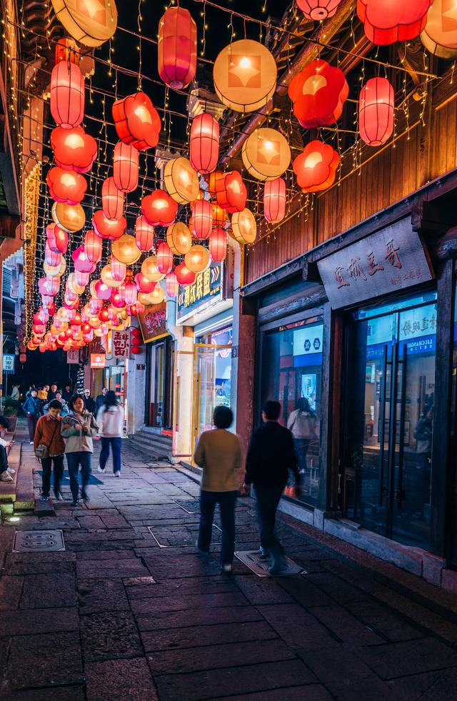 夜泊倒扒狮：在青石巷里打捞六百月光