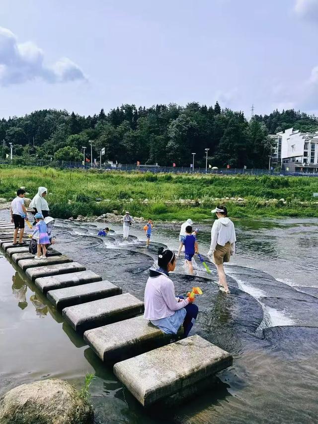“别等周末了，这个溯溪地刷到就出发”