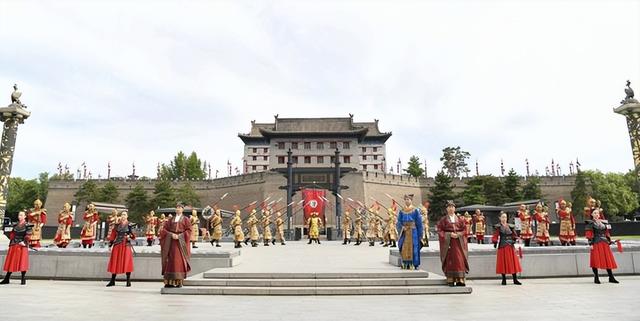 暑假西安城墙旅游热 迎宾开城仪式带领“穿越古今”