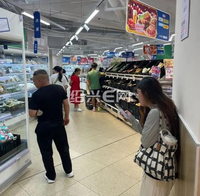 绍兴银泰这家盒马NB店，中午竟空荡荡？这场景有点意外…