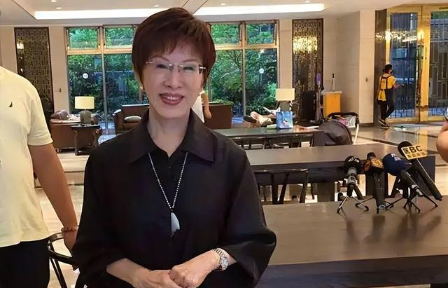回台北直接扣押？洪秀柱返程专机已落地，然而国台办早就把话挑明