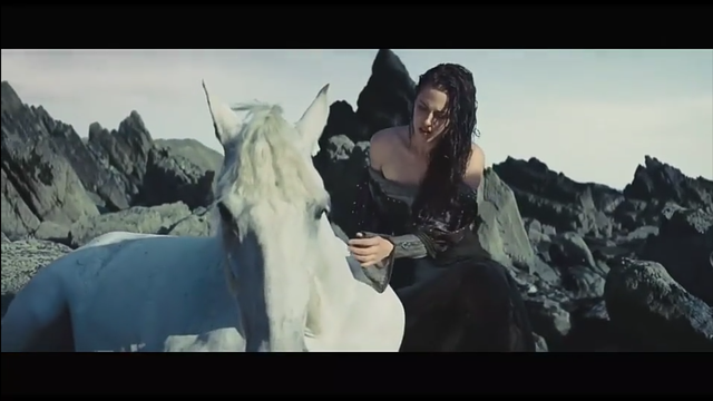 白雪公主化身战士，猎人取代王子成男主，这个版本你可能没看过！