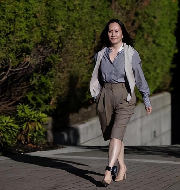 官媒发文，53岁孟晚舟再破天花板，让任正非和整个商界刮目相看