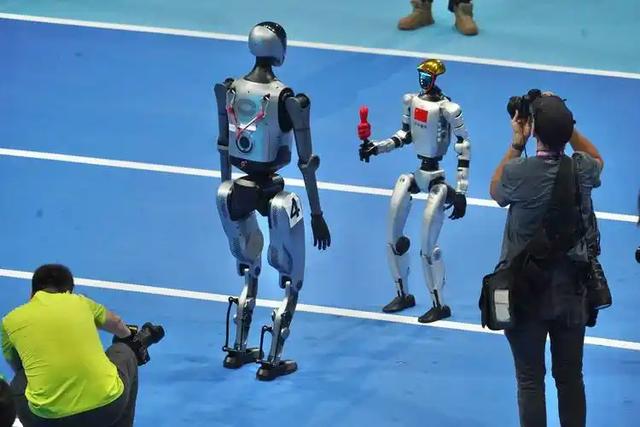 60亿元合约刷屏!人形机器人从秀场到车间,交付才是生死线