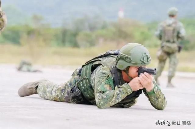 沉默1天，毛宁一锤定音	，美国作出新的涉台表述，台岛爆发逃兵潮