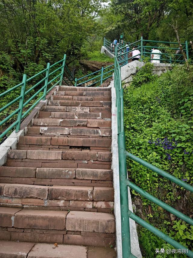 徒步瓦屋山,太艰难了,坚持下来不容易