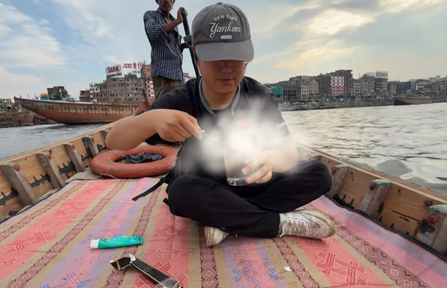 恒河水不能随便喝！中国小伙挑战后，当场呕吐不止，吐槽嘴像粪坑