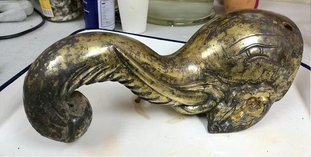 圆明园被烧毁160年后，专家打捞河道时	，挖出一个罕见的文物