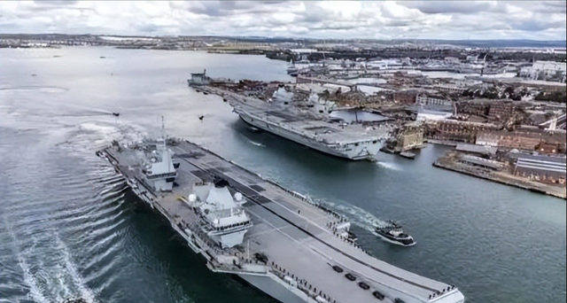 又让张召忠说中了？东拼西凑550亿建的2艘航母，如今彻底成为累赘