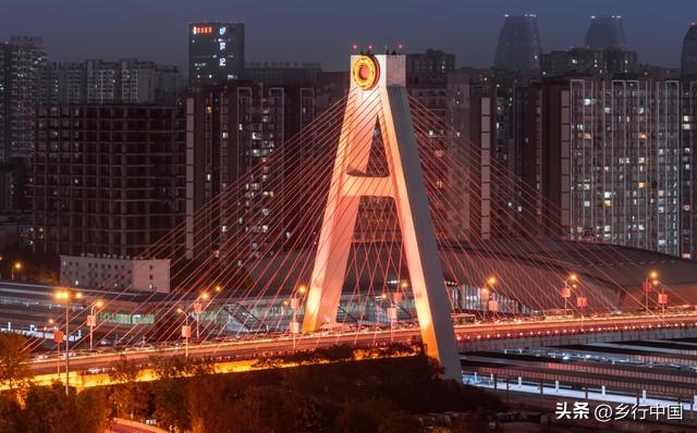 天府广场：从国旗之下到千年深处，一条大道串起的城市史诗