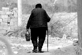 那些四五十岁没有生孩子的女性都怎么样了？网友回答发人深省！图片