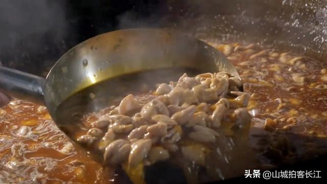 四川这座宝藏小城，建有14个火车站，特色美食“俘获”人心想定居