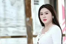 共处一个办公室，女同事这5个表现，明摆着在撩你，要接住了图片