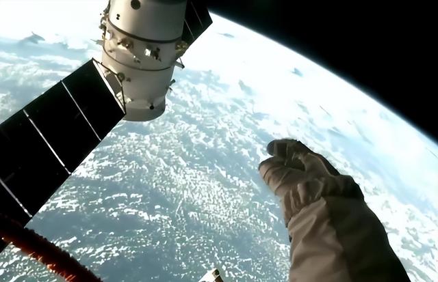 全球都在看中国如何救援航天员！俄罗斯和美国9个月	，中国多久？