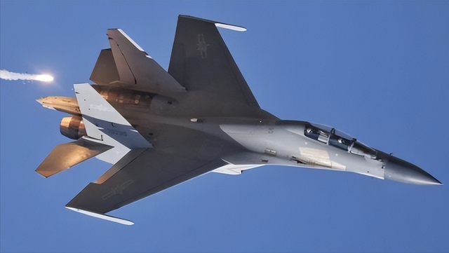 1 对 2 完胜！歼 16 桶滚锁定 F22，体系战 “魔鬼细节” 全曝光