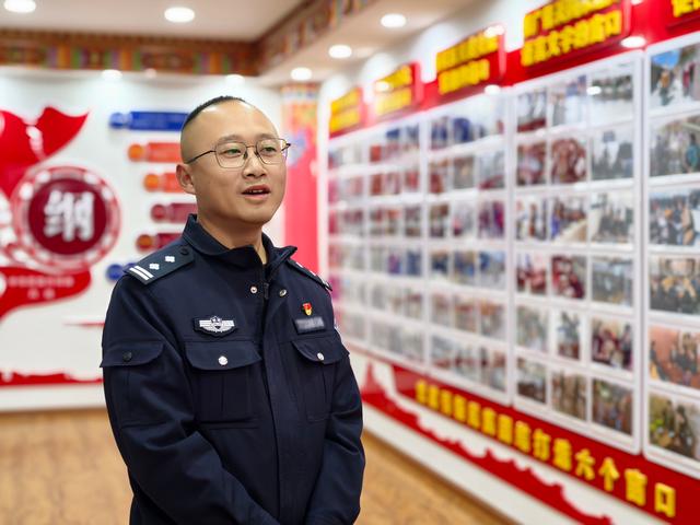在狮泉河镇，有一间用“石榴籽”砌成的平安屋
