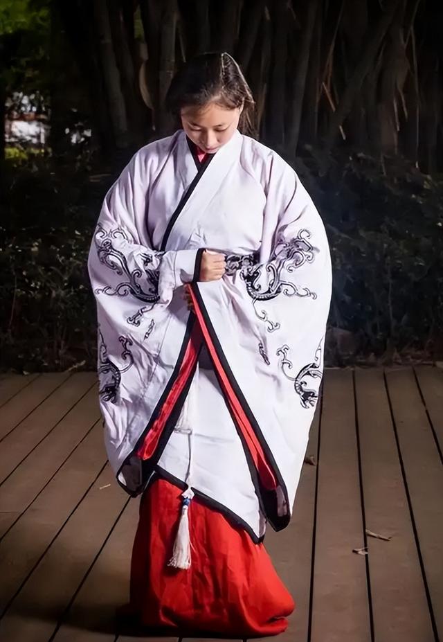古代女子常说 “万福金安”，“万福” 这个行礼动作有啥讲究？
