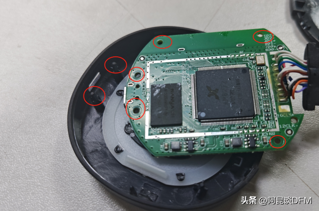 有人找我画一个无线投屏器的PCB，刚好手上有一个拆解看一下