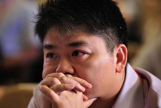 刘强东的两个妹妹：一个已经去世	，一个有钱有颜，陪在父母身边