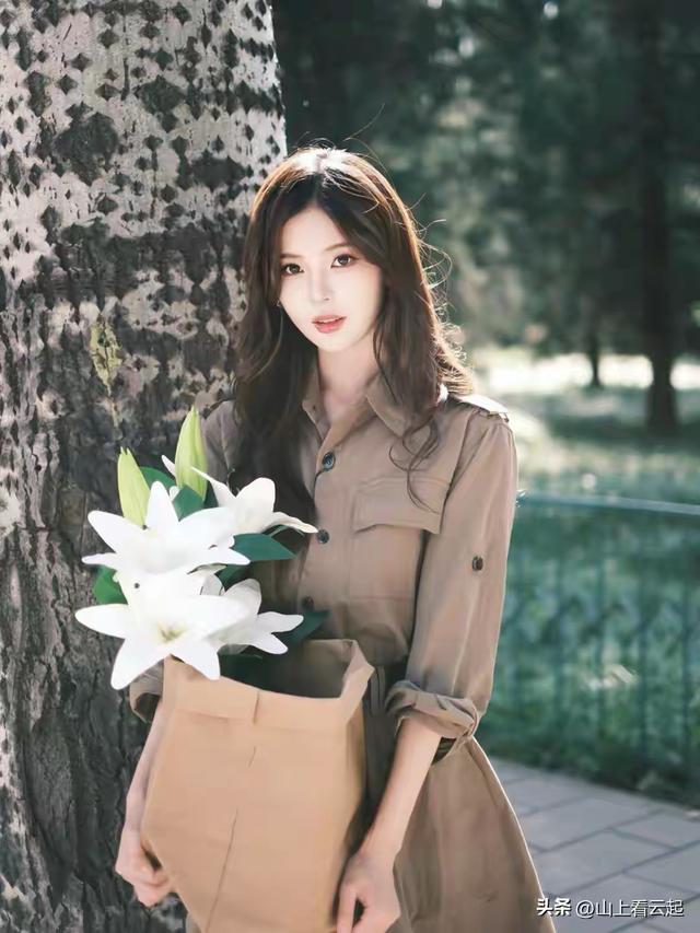 北京美女校花 白的发光 长发飘飘美丽动人 身材颜值简直是初恋的味道