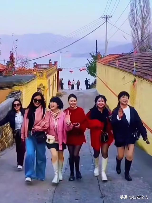 交城文峪河畔惊现“滨海盛景”，南堡村一夜爆红引万人打卡！