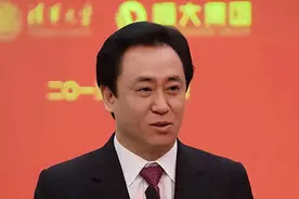 马未都谈许家印：第一次见面就抖大衣，十几名保镖紧随其后图片