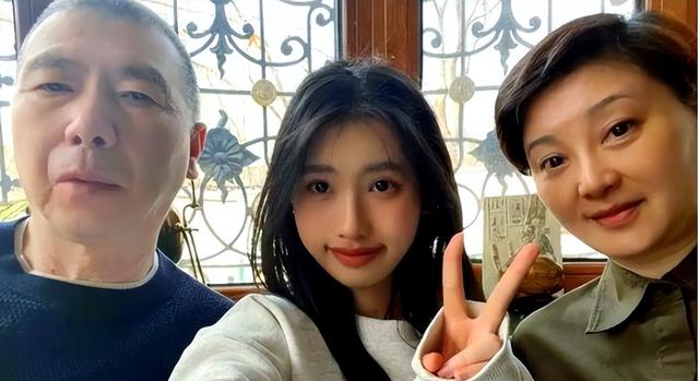 不装了！徐帆回应离婚传闻才4个月，冯小刚就已经按捺不住了！