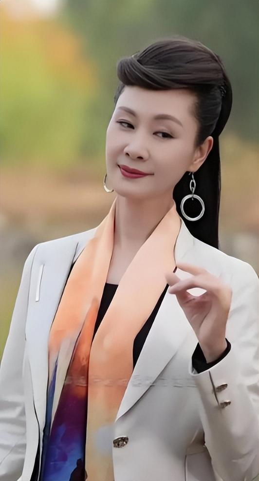 于文华也没想到，大衣哥爆红14年后	，如今终于过上了理想生活