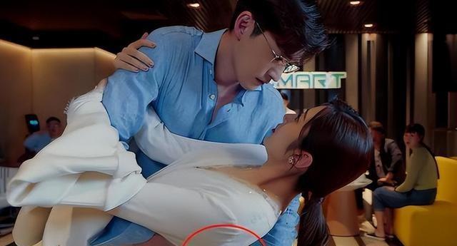 陪玩陪睡只是冰山一角，认干爹，舔手指，拜高踩低，实在荒唐！