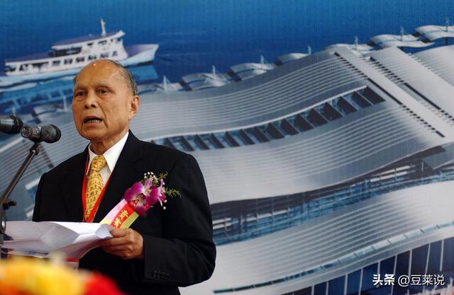 全网恭喜！45岁霍启刚又升职了，级别很高，妻子郭晶晶立了大功！