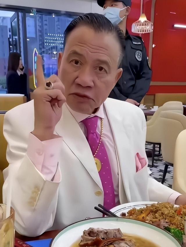 万梓良现状：定居长沙，68岁模样大变不敢认，靠商演维持生活