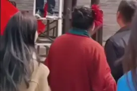 河南“王婆说媒”舞台被拆？景区：王婆因身体原因请假两天图片