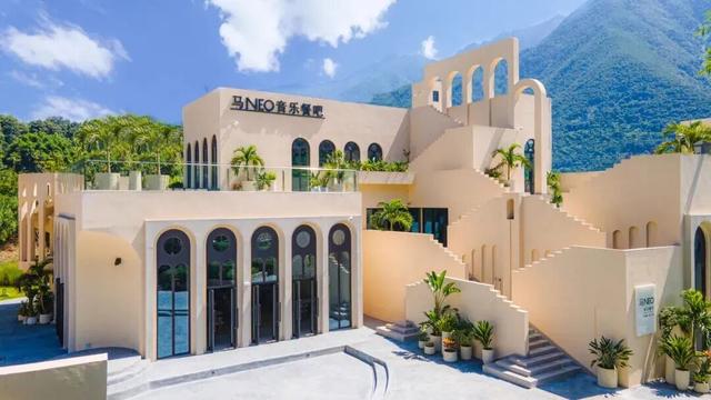 比西昌人少，比昆明更近！高铁直达20℃小众春城，赏花摘果泡温泉！3元草莓吃到撑~