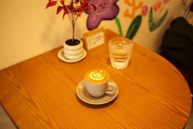 不走寻常路的国际化县城，关心一日三餐，更关心咖啡和汇率