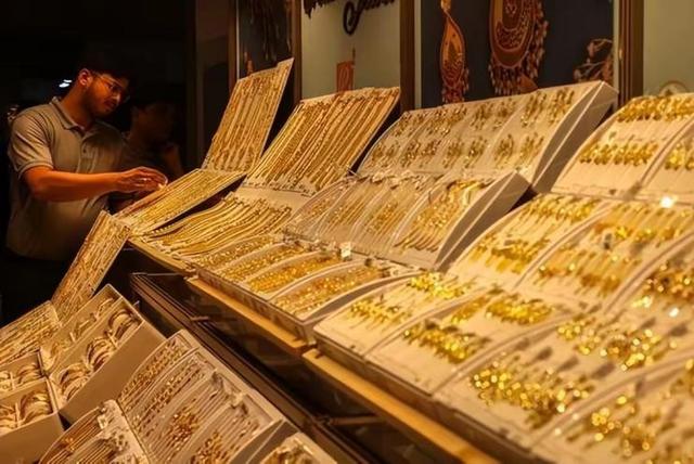 黄金破4000美元，它凭什么再创历史新高！暴涨后会跌么？