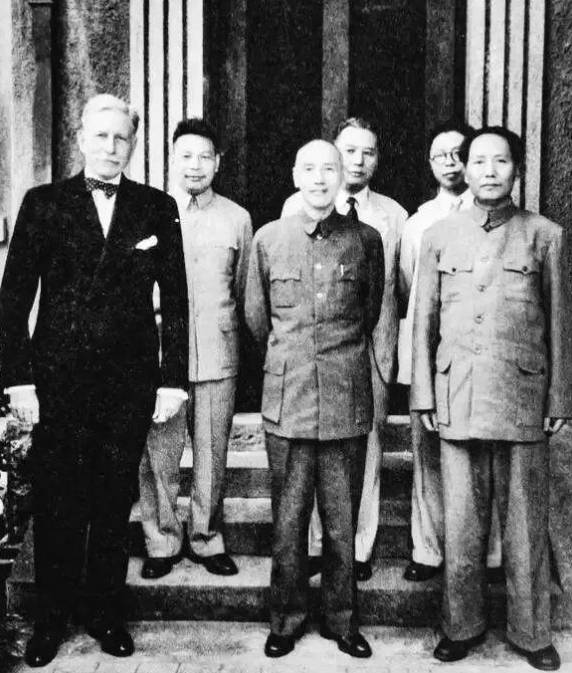 重庆谈判时，蒋介石决定让毛主席担任新疆省长，主席的回应太高明