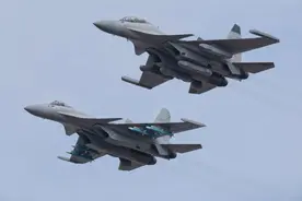 歼-15T+歼-15D！中国海军“双子星”火爆全球，老美家里都没有！图片
