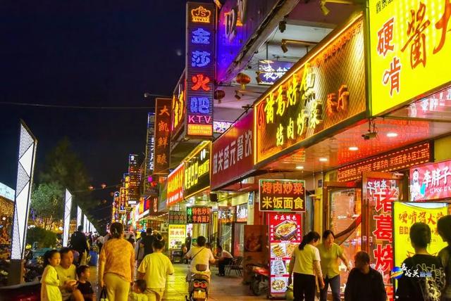 看到第几家你馋哭了🤔嘉峪关居然有这么多夜市？！快来选出你最中意的！