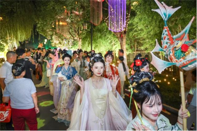 双节氛围感拉满 昆山多维度解锁假期新体验​