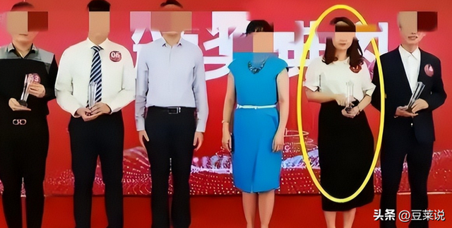 妻子出轨男小三后续：正脸被扒，抓奸画面炸裂，难怪丈夫鱼死网破