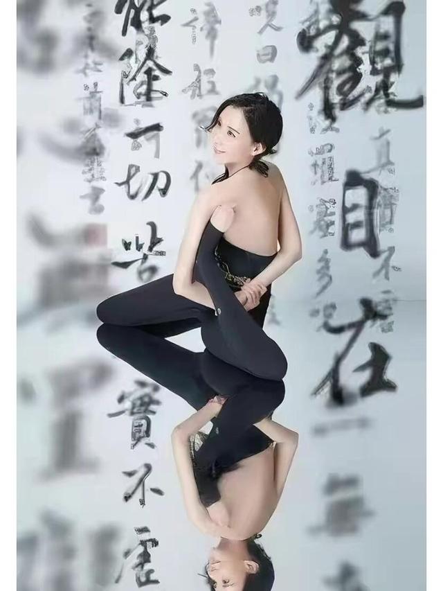 瑜伽达人萧蔷穿紧身衣秀蚂蚁腰，身材凹凸有致，柔韧度忒好了