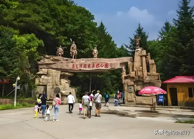 景区大门越建越远？别被“保护”忽悠了，这背后的账本才更刺眼