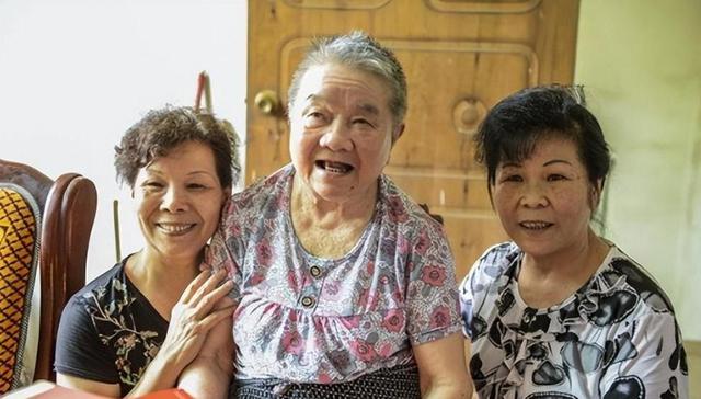 她从大队书记到中央候补委员，84年被开除党籍，退休后住进深山中
