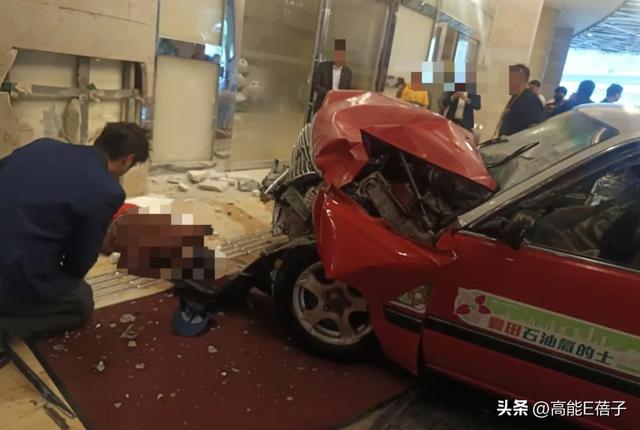 中元节特供:蓝可儿事件、《闪灵》原型,什么样的酒店住不得?