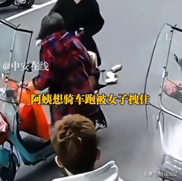 大妈推倒残疾奶奶抢纸壳后续：不愿住院，家属透露隐情，只赔600