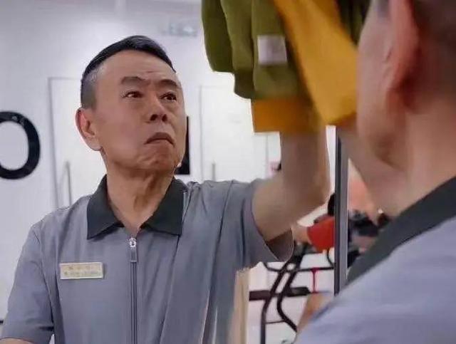 全家移民真相大白2年，享正师级待遇的潘长江，已走上另一条大道